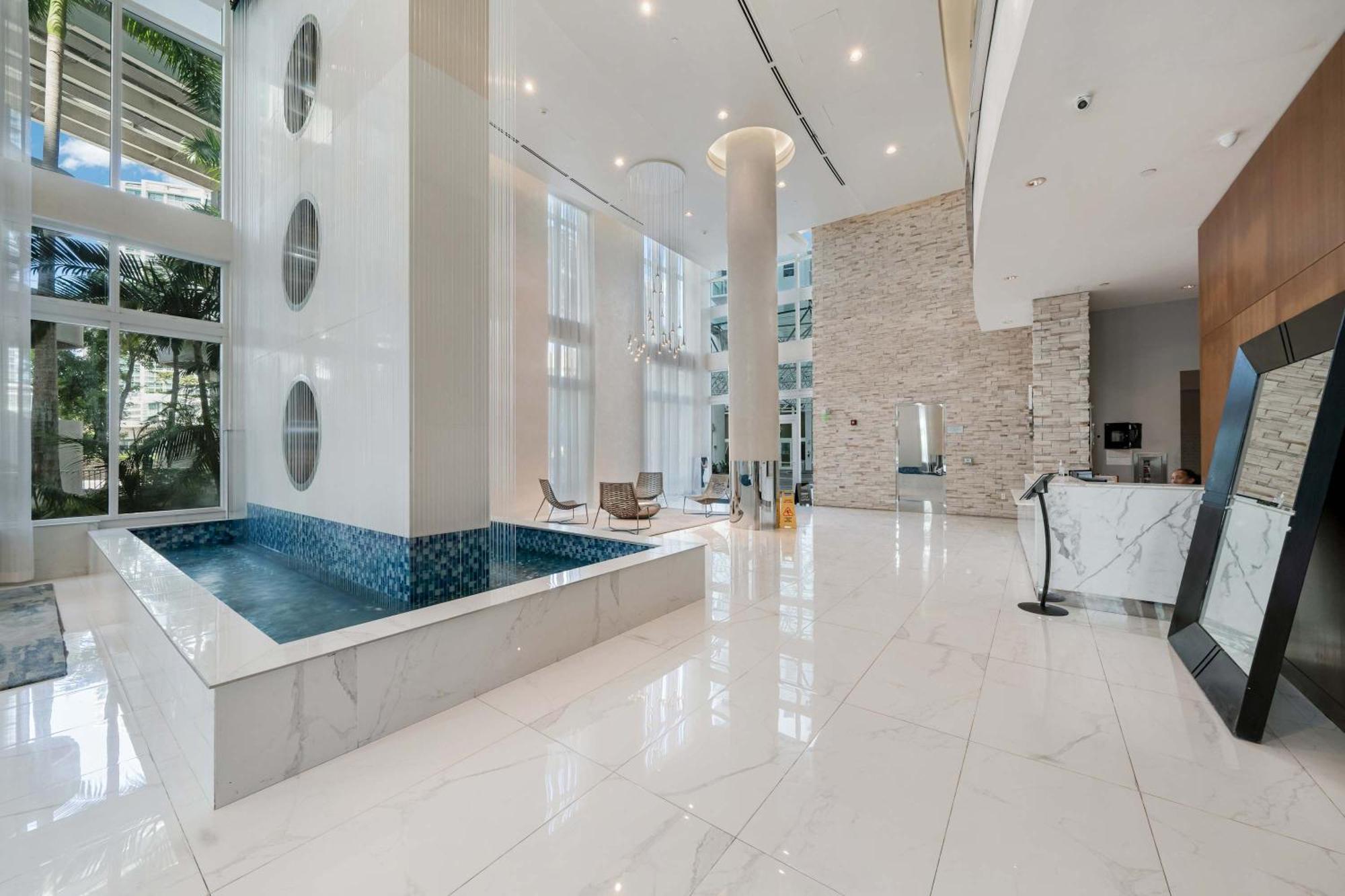 Brickell River Views- Modern Amenities In The Holiday home