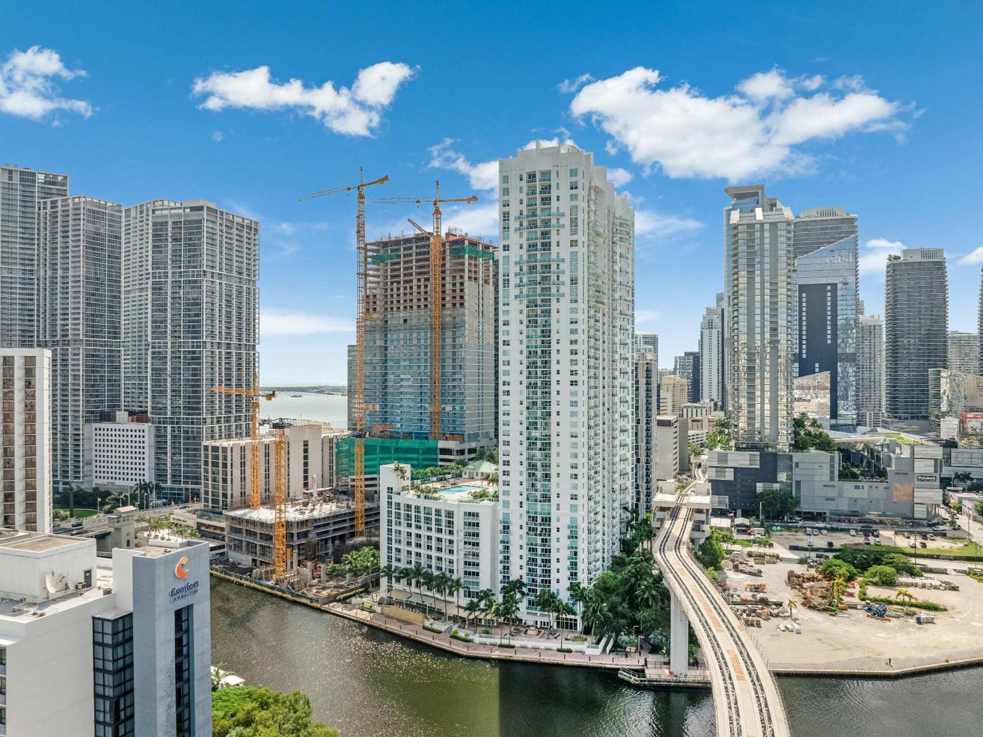 Brickell River Views- Modern Amenities In The
