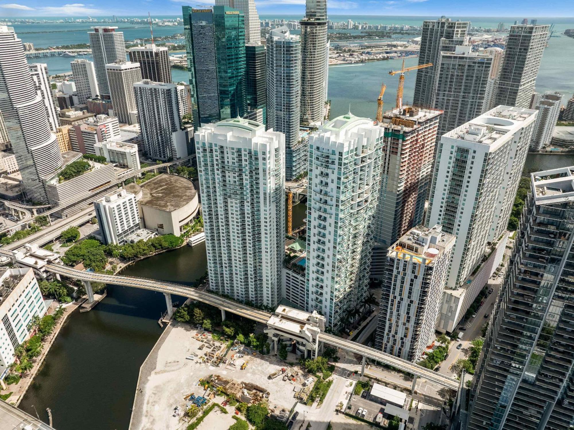 Brickell River Views- Modern Amenities In The