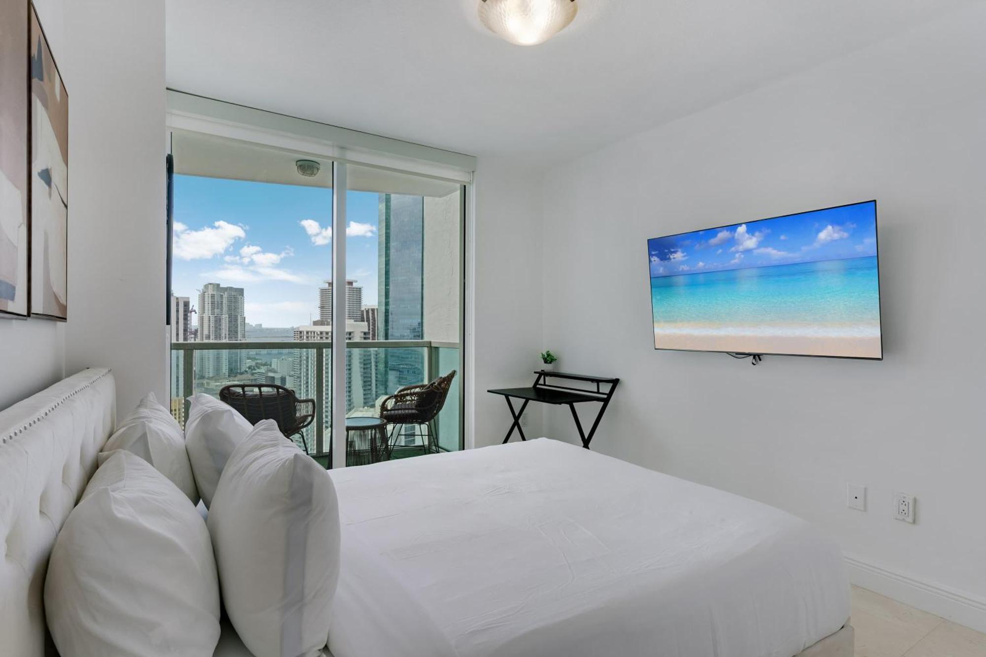 Brickell River Views- Modern Amenities In The Casa de férias *